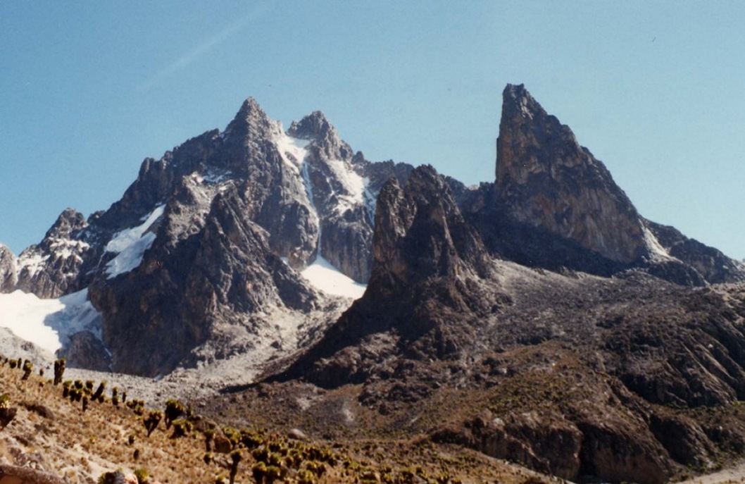 Mount Kenya Chogoria-Sirimon route hiking in 5 days